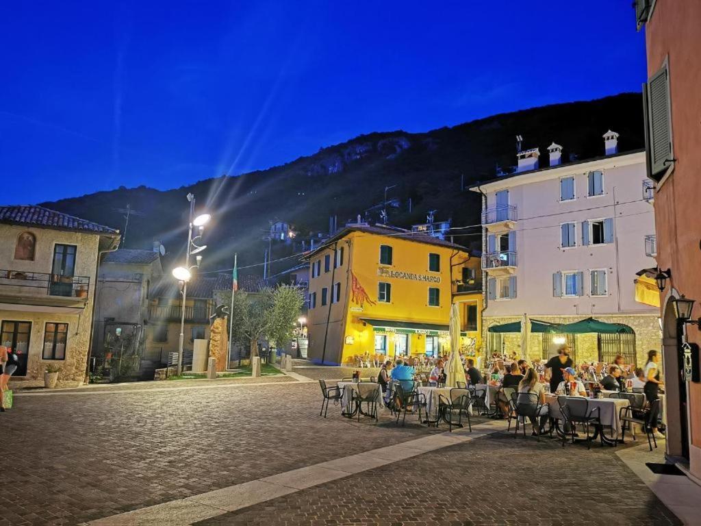 Attico Nel Borgo Apartman Torri del Benaco Kültér fotó